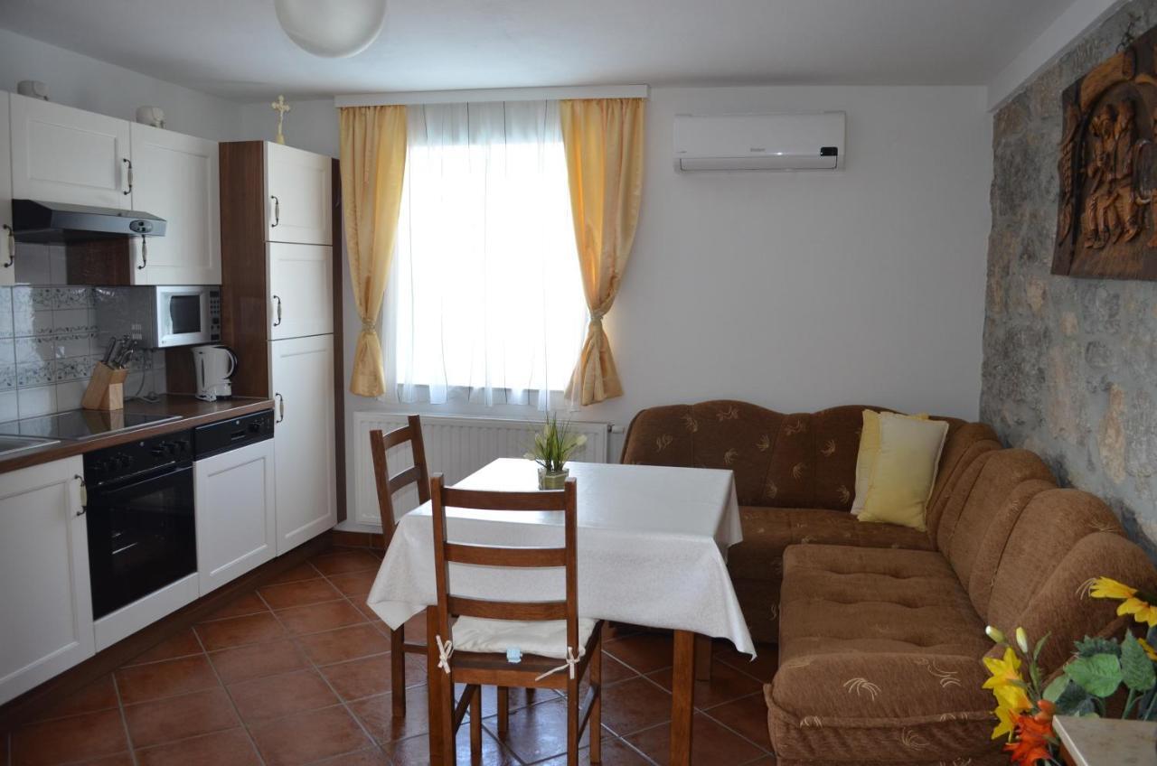 Manuela Apartment Draga Bascanska